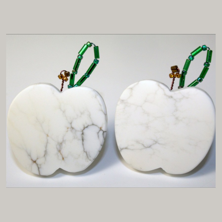Howlite Apple